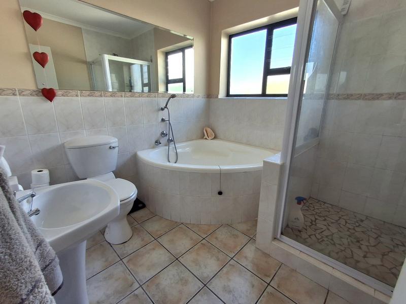 5 Bedroom Property for Sale in Duyker Eiland Western Cape